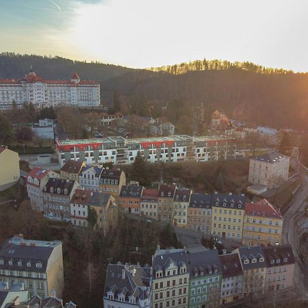 Imperial Apartment In Bohemia Residence By Rentez การ์โลวีวารี ภายนอก รูปภาพ