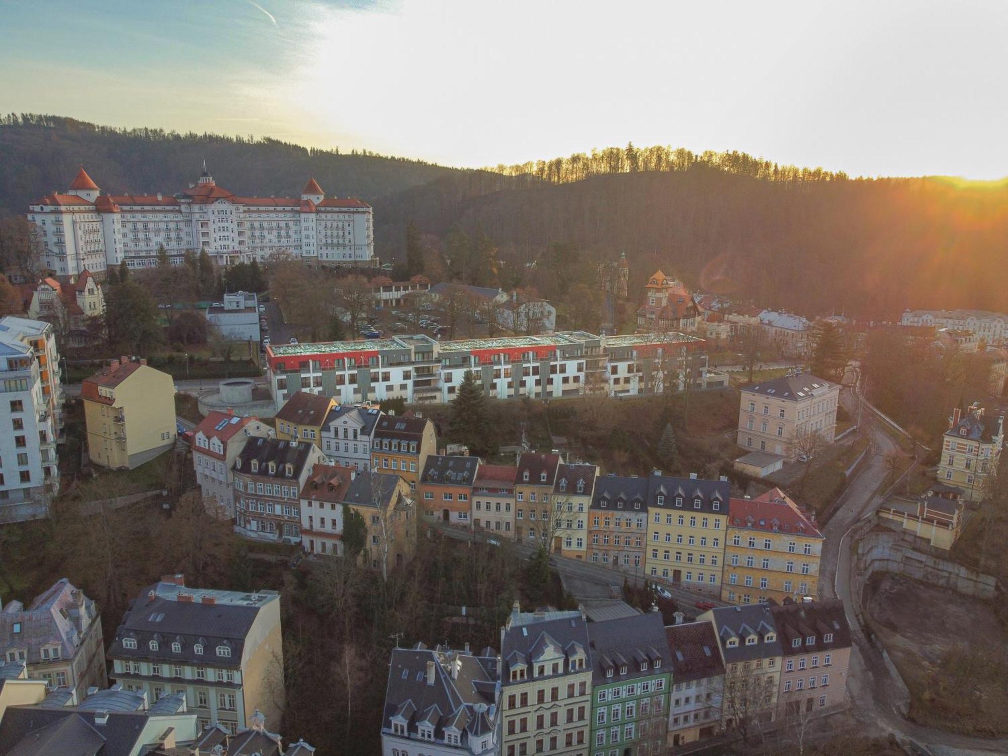 Imperial Apartment In Bohemia Residence By Rentez การ์โลวีวารี ภายนอก รูปภาพ